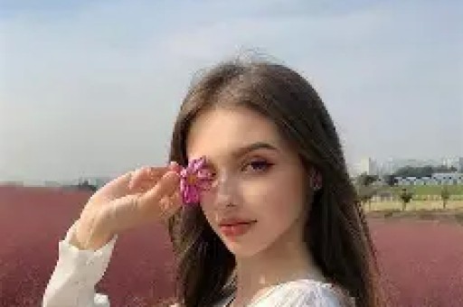 狗头萝莉自称摆摊一年亏20W计划转型卖“7777元”商务套餐并已经卖出“7元“老板套餐网友：都有什么服务？