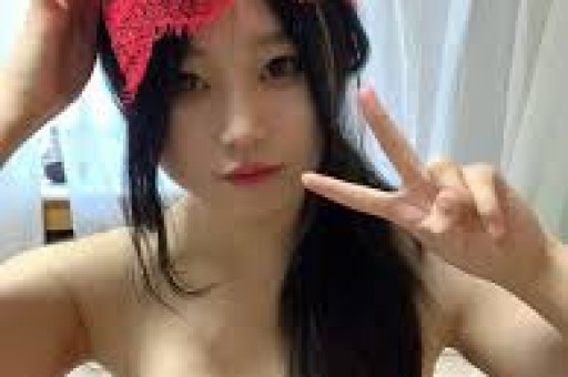 57岁“大衣哥”朱之文五一假期三天跑五场累到“要保命”回应被戏称“南天门大将军”；演出费十几年不涨直言想退休后回家种地